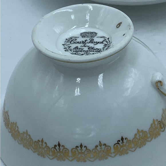 Vintage Court Royal Red/Gold English Bone China Cabbage Rose Teacup & Saucer - Picture 10 of 13